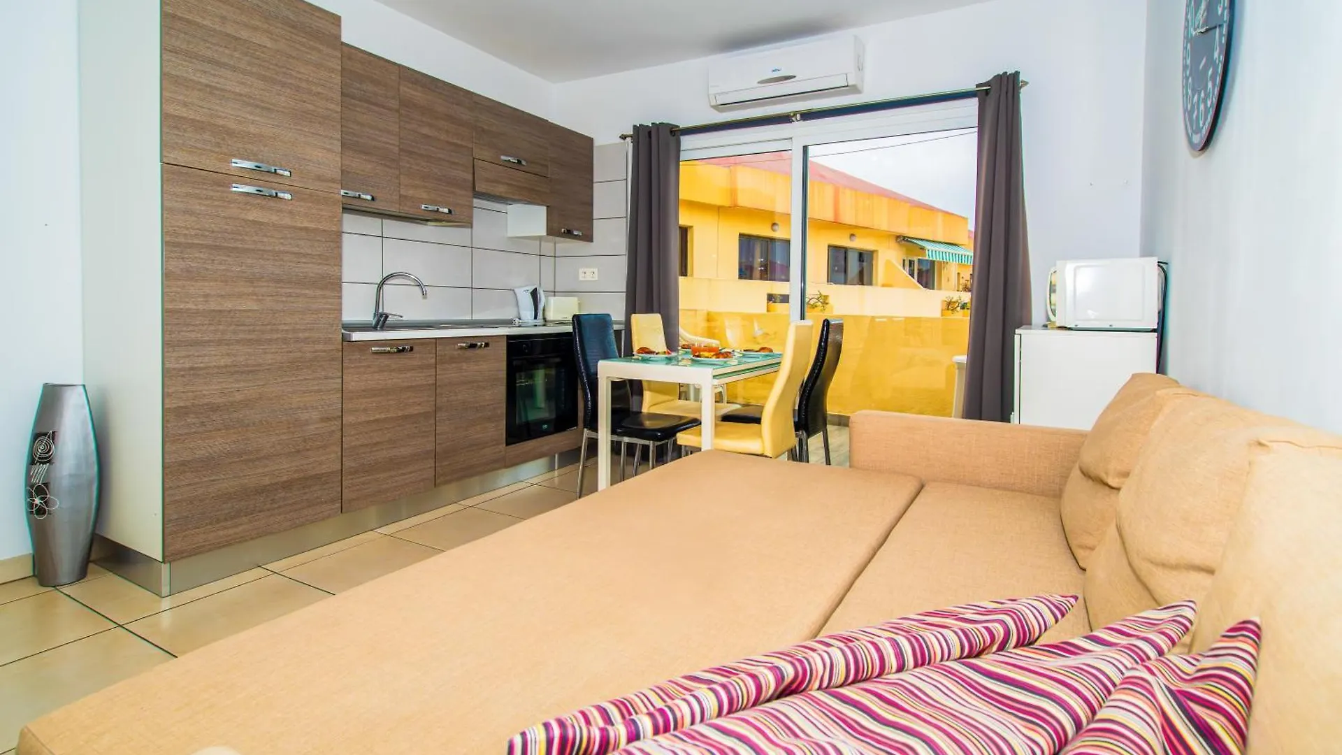Studio Near Fanabe Beach 아데제 아파트
